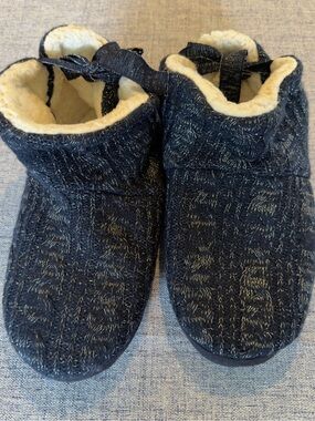 Cozy Navy Knit Sherpa-Lined Slippers